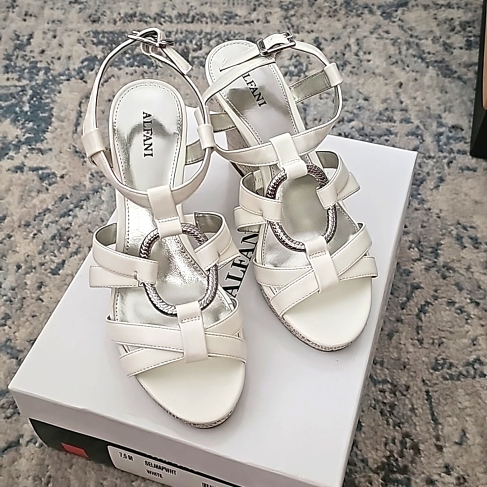 Alfani Strappy Sandals, NIB, Size 7.5M,